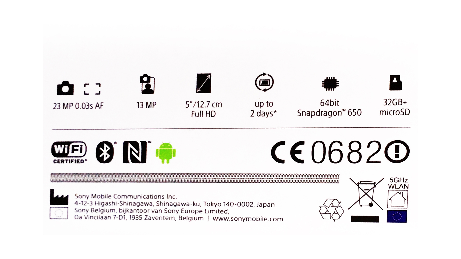 Especificaciones que destaca Sony del Xperia X en el empaque del dispositivo.