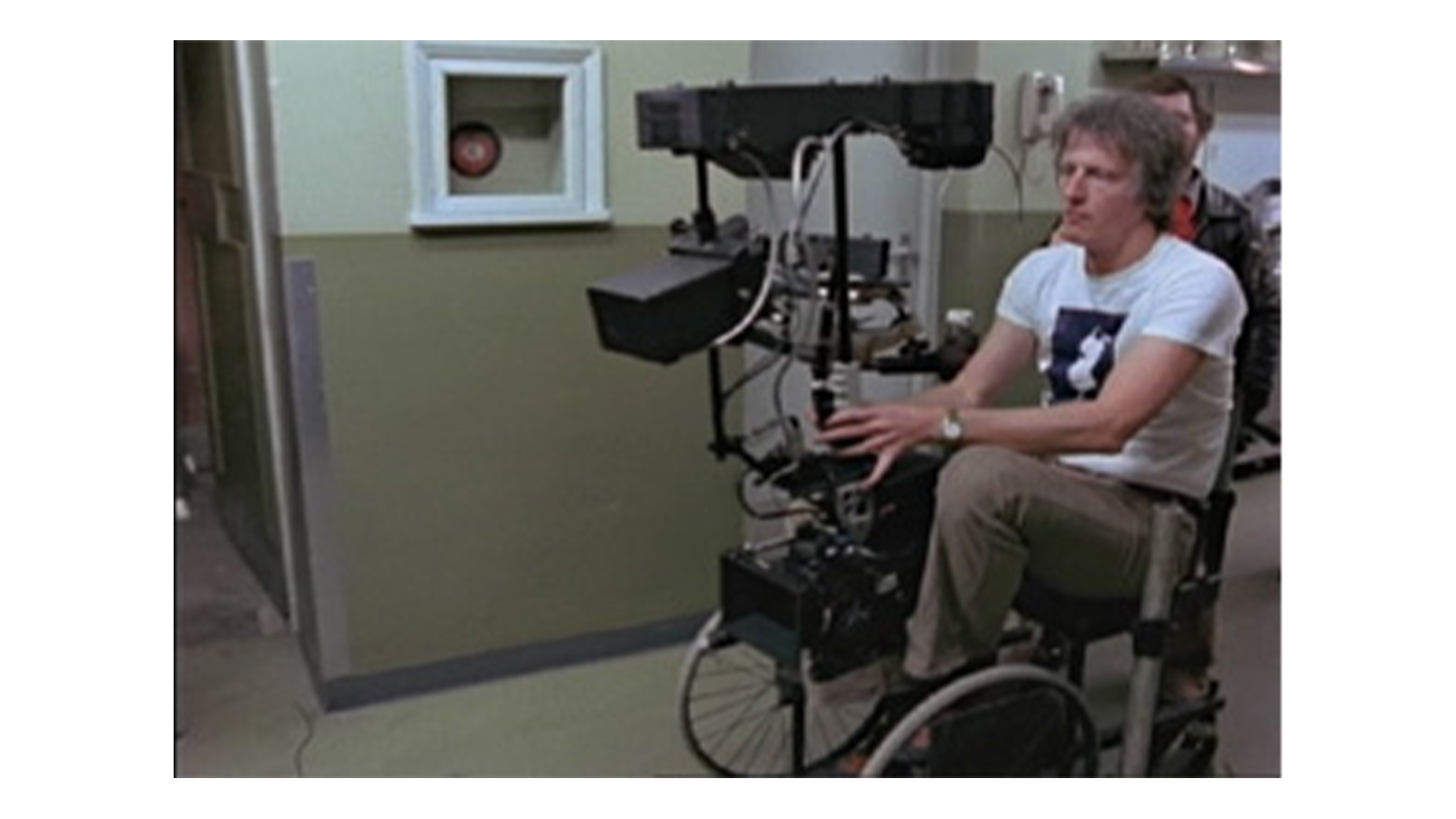 Steadicam montado sobre una silla de ruedas en la filmación de la película El resplandor (1980)